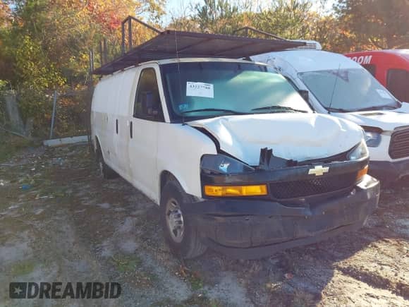 2018 Chevrolet Express Cargo z VIN 1GCWGBFP1J1315181, wystawiony jako IAAI lot #43227788 z przebiegiem 202 417 mil mil oraz . Historia ofert i sprzedaży dostępna na DreamBid. Obrazek 1.