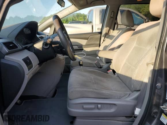 2014 Honda Odyssey LX z VIN 5FNRL5H2XEB129728, wystawiony jako Copart lot #63667685 z przebiegiem 182 390 mil mil oraz Czysty tytuł • Clean title. Historia ofert i sprzedaży dostępna na DreamBid. Obrazek 7.