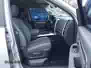 2016 Ram 1500 Big Horn z VIN 1C6RR6LG2GS394342, wystawiony jako IAAI lot #41608183 z przebiegiem 135 429 mil mil oraz . Historia ofert i sprzedaży dostępna na DreamBid. Obrazek 5.