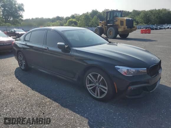 2019 BMW 7 Series 740i xDrive z VIN WBA7E4C50KGV28708, wystawiony jako Copart lot #68083195 z przebiegiem 130 925 mil mil oraz Czysty tytuł • Clean title. Historia ofert i sprzedaży dostępna na DreamBid. Obrazek 4.