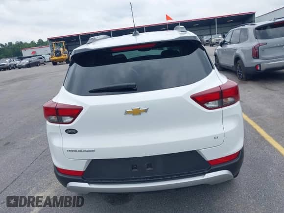 2023 Chevrolet TrailBlazer LT z VIN KL79MPSL1PB207519, wystawiony jako IAAI lot #42360229 z przebiegiem 17 838 mil mil oraz . Historia ofert i sprzedaży dostępna na DreamBid. Obrazek 17.