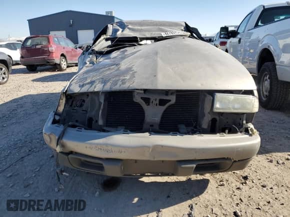 2001 Chevrolet S-10 LS z VIN 1GCCS14W118243105, wystawiony jako Copart lot #42785755 z przebiegiem Nie podano mil oraz Szkoda całkowita • Salvage title. Historia ofert i sprzedaży dostępna na DreamBid. Obrazek 5.