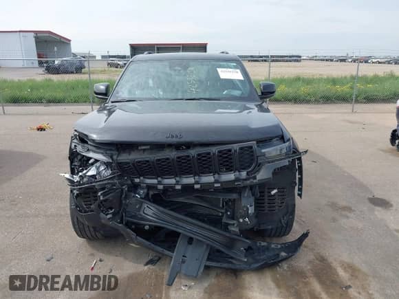 2022 Jeep Grand Cherokee Laredo z VIN 1C4RJHAG9N8582753, wystawiony jako IAAI lot #42535158 z przebiegiem 30 997 mil mil oraz . Historia ofert i sprzedaży dostępna na DreamBid. Obrazek 12.