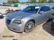 2014 Chrysler 300 S с VIN 2C3CCABT5EH164997, выставлен на аукционе IAAI как лот 43433740 с пробегом 76 378 миль миль и . История ставок и продаж доступна на DreamBid. Изображение 2.