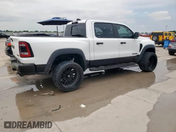 2024 Ram 1500 TRX z VIN 1C6SRFU98RN101711, wystawiony jako Copart lot #65978865 z przebiegiem 31 311 mil mil oraz Czysty tytuł • Clean title. Historia ofert i sprzedaży dostępna na DreamBid. Obrazek 3.