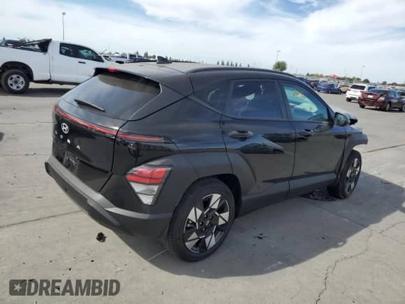 2024 Hyundai Kona SEL с VIN KM8HB3ABXRU167966, выставлен на аукционе Copart как лот 74981584 с пробегом 4 864 миль миль и Списание • Salvage title. История ставок и продаж доступна на DreamBid. Изображение 3.