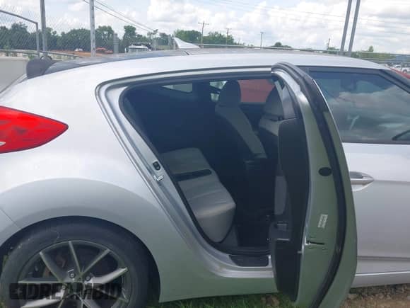 2012 Hyundai Veloster w/Black Int с VIN KMHTC6AD7CU042053, выставлен на аукционе IAAI как лот 42785973 с пробегом 164 030 миль миль и . История ставок и продаж доступна на DreamBid. Изображение 8.