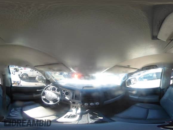 2008 Toyota Tundra Limited с VIN 5TFBV58108X057077, выставлен на аукционе IAAI как лот 41768968 с пробегом 328 249 миль миль и . История ставок и продаж доступна на DreamBid. Изображение 18.