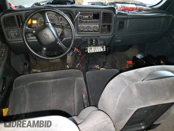 2001 Chevrolet Silverado 2500HD LS с VIN 1GCHC23UX1F106135, выставлен на аукционе Copart как лот 71551844 с пробегом 145 245 миль миль и Списание • Salvage title. История ставок и продаж доступна на DreamBid. Изображение 8.