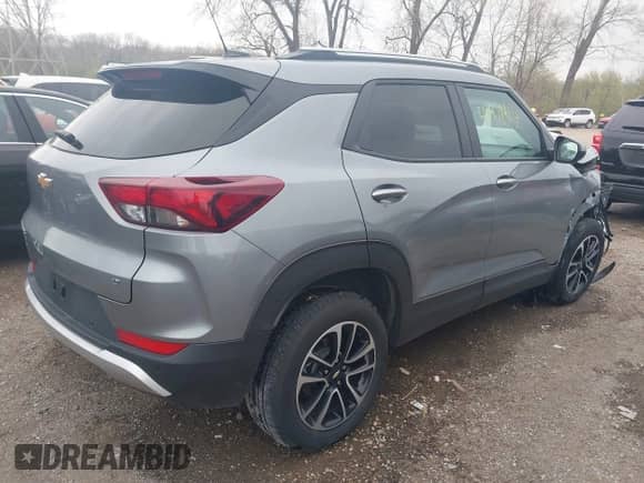 2024 Chevrolet TrailBlazer LT z VIN KL79MRSL5RB138669, wystawiony jako IAAI lot #41971424 z przebiegiem 11 371 mil mil oraz . Historia ofert i sprzedaży dostępna na DreamBid. Obrazek 4.