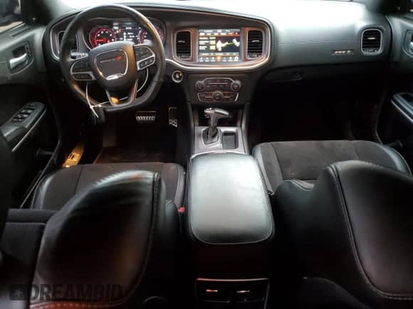 2020 Dodge Charger Scat Pack z VIN 2C3CDXGJ4LH213482, wystawiony jako Copart lot #44143684 z przebiegiem 32 010 mil mil oraz Szkoda całkowita • Salvage title. Historia ofert i sprzedaży dostępna na DreamBid. Obrazek 8.