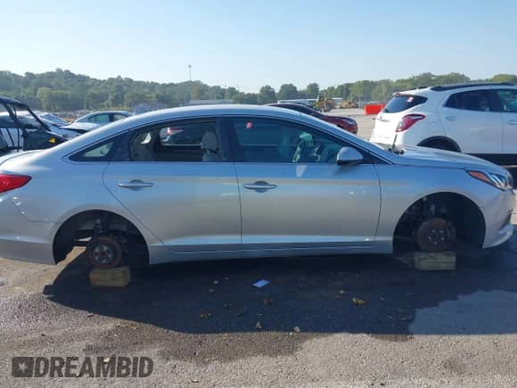 2016 Hyundai Sonata SE с VIN 5NPE24AF7GH408454, выставлен на аукционе IAAI как лот 43329953 с пробегом 95 602 миль миль и . История ставок и продаж доступна на DreamBid. Изображение 13.