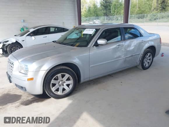 2005 Chrysler 300 Touring z VIN 2C3JA53G75H687752, wystawiony jako IAAI lot #42190758 z przebiegiem 170 269 mil mil oraz . Historia ofert i sprzedaży dostępna na DreamBid. Obrazek 17.