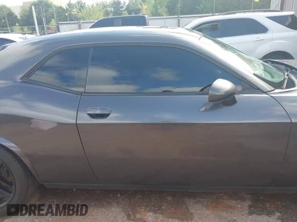 2019 Dodge Challenger R/T z VIN 2C3CDZBT4KH573676, wystawiony jako IAAI lot #43104016 z przebiegiem 93 234 mil mil oraz . Historia ofert i sprzedaży dostępna na DreamBid. Obrazek 13.