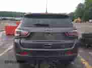2019 Jeep Compass Altitude z VIN 3C4NJCBB8KT617753, wystawiony jako IAAI lot #42552275 z przebiegiem 63 298 mil mil oraz . Historia ofert i sprzedaży dostępna na DreamBid. Obrazek 16.