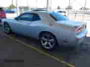 2012 Dodge Challenger R/T z VIN 2C3CDYBT6CH107999, wystawiony jako IAAI lot #42837530 z przebiegiem 124 448 mil mil oraz . Historia ofert i sprzedaży dostępna na DreamBid. Obrazek 3.