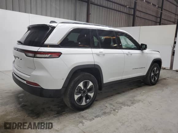 2024 Jeep Grand Cherokee with VIN 1C4RJYB64RC116608, listed as a Copart auction lot 53744235 with 20,506 mi miles and Clean title. Bid and sale history available at DreamBid. Image 3.