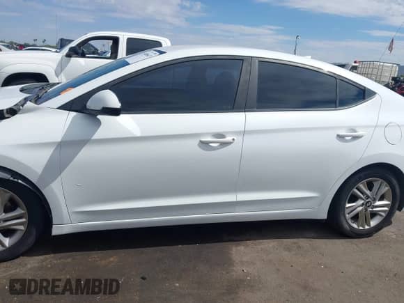 2019 Hyundai Elantra SEL с VIN 5NPD84LF9KH423585, выставлен на аукционе IAAI как лот 43400643 с пробегом 83 802 миль миль и . История ставок и продаж доступна на DreamBid. Изображение 15.