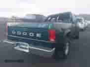 1993 Dodge Dakota z VIN 1B7GG23X7PS200435, wystawiony jako IAAI lot #41060856 z przebiegiem 249 117 mil mil oraz . Historia ofert i sprzedaży dostępna na DreamBid. Obrazek 4.