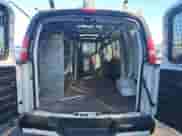 2011 Chevrolet Express Cargo z VIN 1GCSGAFX8B1187872, wystawiony jako IAAI lot #43554448 z przebiegiem 79 743 mil mil oraz . Historia ofert i sprzedaży dostępna na DreamBid. Obrazek 5.