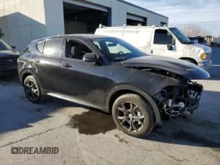 2024 Dodge Hornet R/T z VIN ZACPDFCW4R3A07943, wystawiony jako Copart lot #45704215 z przebiegiem 2 846 mil mil oraz Szkoda całkowita • Salvage title. Historia ofert i sprzedaży dostępna na DreamBid. Obrazek 4.