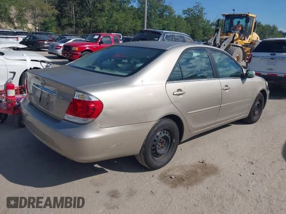 2005 Toyota Camry STD with VIN 4T1BE32K65U408914, listed as a IAAI auction lot 43161736 with 172,417 mi miles and . Bid and sale history available at DreamBid. Image 4.