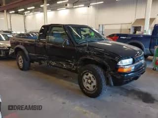 2003 Chevrolet S-10 LS с VIN 1GCCT19X038274573, выставлен на аукционе IAAI как лот 41428529 с пробегом 162 306 миль миль и . История ставок и продаж доступна на DreamBid. Изображение 1.