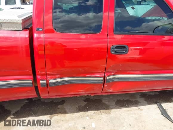 2000 Chevrolet Silverado 1500 with VIN 2GCEC19V5Y1260850, listed as a IAAI auction lot 42733389 with 263,427 mi miles and . Bid and sale history available at DreamBid. Image 6.