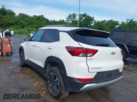 2025 Chevrolet TrailBlazer LT with VIN KL79MPSL2SB038765, listed as a IAAI auction lot 42342601 with 15,769 mi miles and . Bid and sale history available at DreamBid. Image 3.