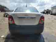 2014 Chevrolet Sonic LT z VIN 1G1JC5SH4E4106665, wystawiony jako Copart lot #81576775 z przebiegiem Nie podano mil oraz Szkoda całkowita • Salvage title. Historia ofert i sprzedaży dostępna na DreamBid. Obrazek 6.