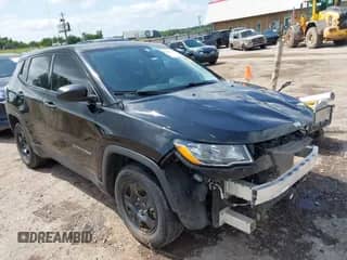 2020 Jeep Compass Sport z VIN 3C4NJCAB6LT141490, wystawiony jako IAAI lot #42529148 z przebiegiem 75 917 mil mil oraz . Historia ofert i sprzedaży dostępna na DreamBid. Obrazek 1.