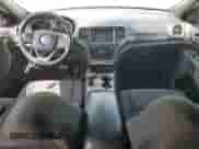 2014 Jeep Grand Cherokee Laredo z VIN 1C4RJFAG5EC289207, wystawiony jako Copart lot #57971885 z przebiegiem 149 465 mil mil oraz Szkoda całkowita • Salvage title. Historia ofert i sprzedaży dostępna na DreamBid. Obrazek 8.