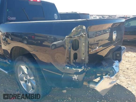 2017 Ram 1500 Lone Star z VIN 3C6RR6LT8HG604738, wystawiony jako IAAI lot #41598341 z przebiegiem 82 278 mil mil oraz . Historia ofert i sprzedaży dostępna na DreamBid. Obrazek 17.