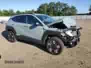 2024 Hyundai Kona SEL с VIN KM8HBCAB7RU083653, выставлен на аукционе Copart как лот 70472875 с пробегом 11 802 миль миль и Списание • Salvage title. История ставок и продаж доступна на DreamBid. Изображение 4.