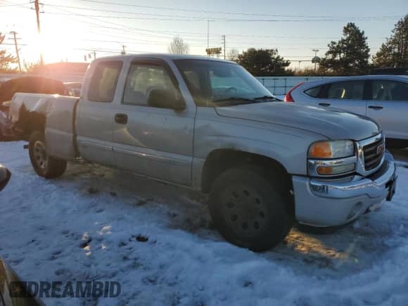 2006 GMC Sierra 1500 SLE1 z VIN 1GTEK19B66Z209712, wystawiony jako Copart lot #88213255 z przebiegiem 237 760 mil mil oraz Czysty tytuł • Clean title. Historia ofert i sprzedaży dostępna na DreamBid. Obrazek 4.