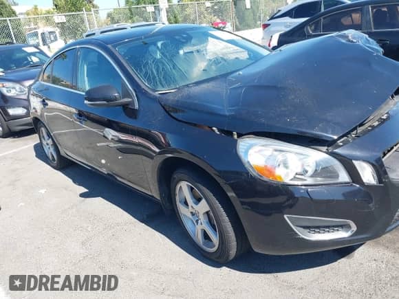 2012 Volvo S60 T5 с VIN YV1622FSXC2093928, выставлен на аукционе IAAI как лот 42684244 с пробегом 121 791 миль миль и . История ставок и продаж доступна на DreamBid. Изображение 1.
