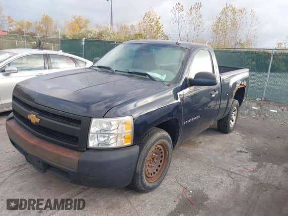 2008 Chevrolet Silverado 1500 Work Truck z VIN 1GCEC14X88Z185805, wystawiony jako IAAI lot #43527798 z przebiegiem 164 188 mil mil oraz . Historia ofert i sprzedaży dostępna na DreamBid. Obrazek 2.