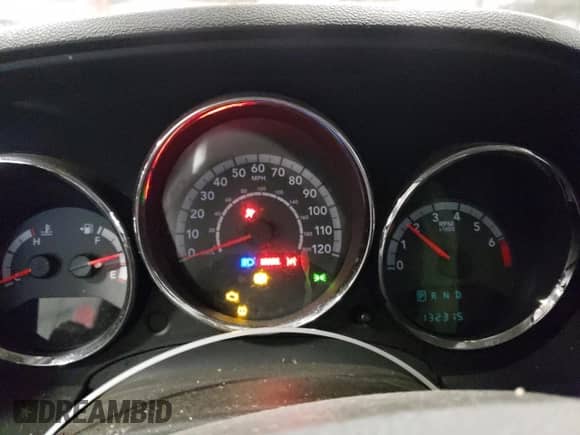 2010 Dodge Caliber SXT z VIN 1B3CB4HA7AD619122, wystawiony jako Copart lot #36925394 z przebiegiem 132 315 mil mil oraz Czysty tytuł • Clean title. Historia ofert i sprzedaży dostępna na DreamBid. Obrazek 9.