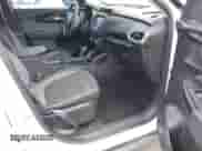 2023 Chevrolet TrailBlazer LT с VIN KL79MPS21PB188770, выставлен на аукционе IAAI как лот 42822887 с пробегом 27 240 миль миль и . История ставок и продаж доступна на DreamBid. Изображение 5.