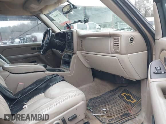 2005 Chevrolet Suburban LT with VIN 1GNEC16Z65J176911, listed as a IAAI auction lot 41418467 with 284,252 mi miles and . Bid and sale history available at DreamBid. Image 5.