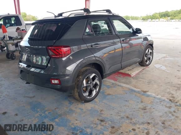 2024 Hyundai Venue Limited z VIN KMHRC8A36RU324397, wystawiony jako IAAI lot #42525909 z przebiegiem 40 560 mil mil oraz . Historia ofert i sprzedaży dostępna na DreamBid. Obrazek 4.