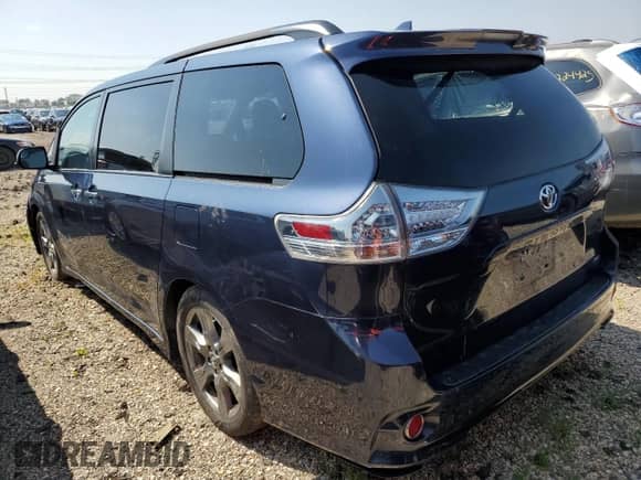 2018 Toyota Sienna SE z VIN 5TDXZ3DC4JS951200, wystawiony jako Copart lot #63086645 z przebiegiem Nie podano mil oraz Szkoda całkowita • Salvage title. Historia ofert i sprzedaży dostępna na DreamBid. Obrazek 2.