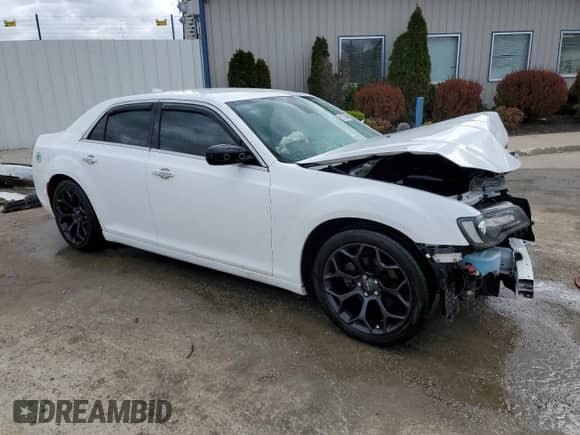 2020 Chrysler 300 Touring с VIN 2C3CCAAGXLH128336, выставлен на аукционе Copart как лот 51524345 с пробегом 81 132 миль миль и На запчасти • Non repairable. История ставок и продаж доступна на DreamBid. Изображение 4.