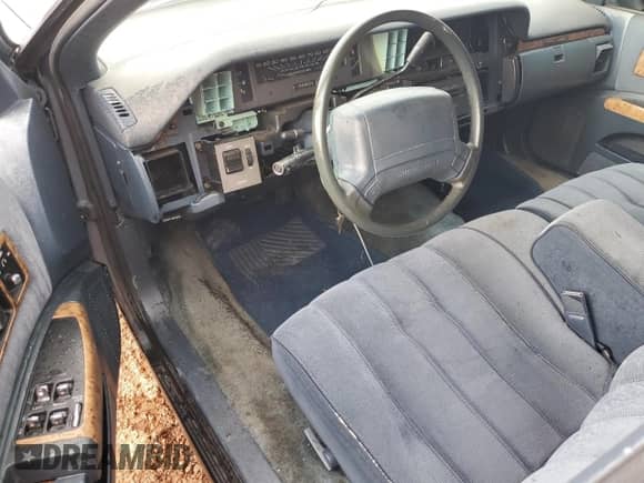 1993 Chevrolet Caprice Classic с VIN 1G1BL53E2PW142953, выставлен на аукционе Copart как лот 69673135 с пробегом 203 972 миль миль и Списание • Salvage title. История ставок и продаж доступна на DreamBid. Изображение 8.