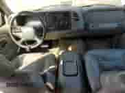 1999 Chevrolet Suburban z VIN 1GNGK26R5XJ513945, wystawiony jako Copart lot #73673314 z przebiegiem 198 656 mil mil oraz Czysty tytuł • Clean title. Historia ofert i sprzedaży dostępna na DreamBid. Obrazek 8.