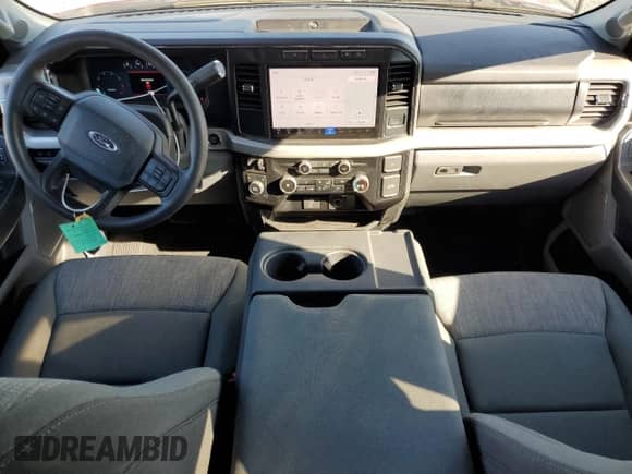 2024 Ford F-250 XL z VIN 1FT8W2BN5REC10924, wystawiony jako Copart lot #80305015 z przebiegiem 12 927 mil mil oraz Szkoda całkowita • Salvage title. Historia ofert i sprzedaży dostępna na DreamBid. Obrazek 8.