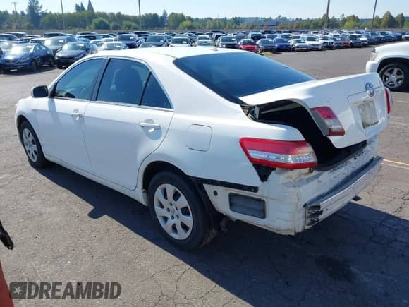 2011 Toyota Camry LE z VIN 4T4BF3EK7BR122855, wystawiony jako IAAI lot #43300420 z przebiegiem 84 583 mil mil oraz . Historia ofert i sprzedaży dostępna na DreamBid. Obrazek 3.