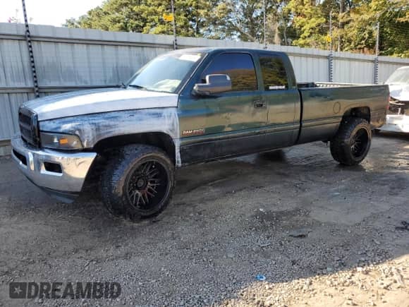 1999 Dodge 2500 with VIN 1B7KC2368XJ548487, listed as a Copart auction lot 77256244 with 301,818 mi miles and Salvage title. Bid and sale history available at DreamBid. Image 1.