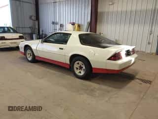 1990 Chevrolet Camaro RS с VIN 1G1FP23E7LL103761, выставлен на аукционе IAAI как лот 43462389 с пробегом 117 240 миль миль и . История ставок и продаж доступна на DreamBid. Изображение 3.