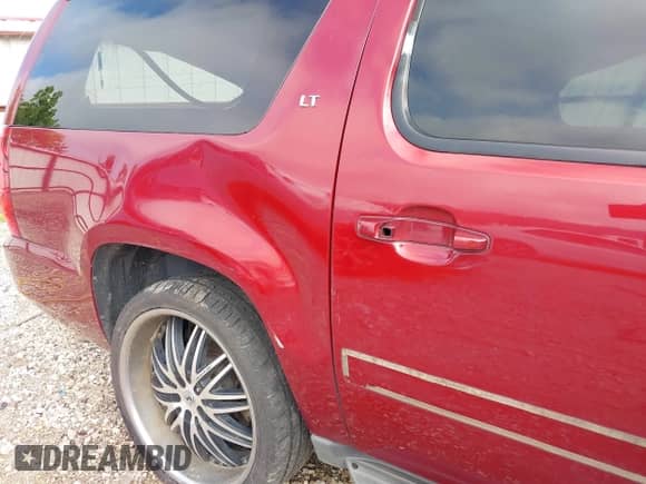 2010 Chevrolet Suburban LT z VIN 1GNUCJE07AR268426, wystawiony jako IAAI lot #42523275 z przebiegiem 252 841 mil mil oraz . Historia ofert i sprzedaży dostępna na DreamBid. Obrazek 18.